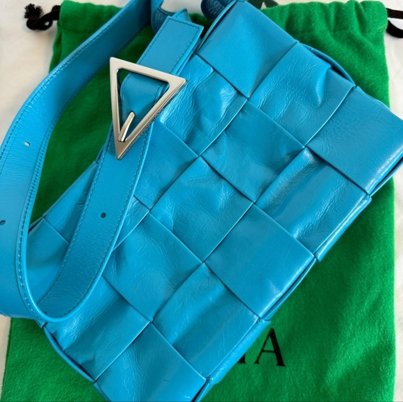 Bottega veneta medium Intreccio leather cross-body bag/ box and dust bag inc - Picture 6 of 9